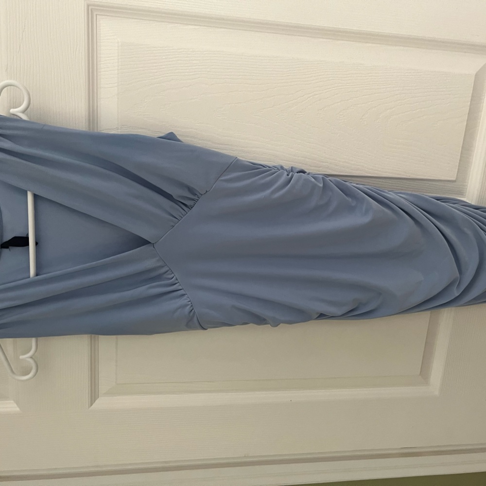 Beautiful light blue fitted sleeveless dress with rushing on sides. Size small